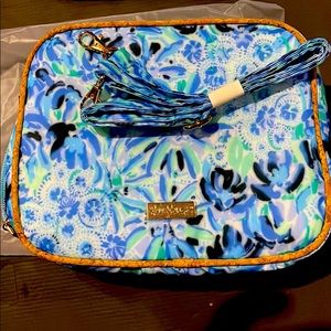 New Lilly Pulitzer lunch box with strap. Only removed from packaging for picture